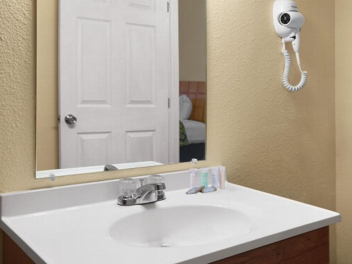 Travelodge by Wyndham Clovis image 10