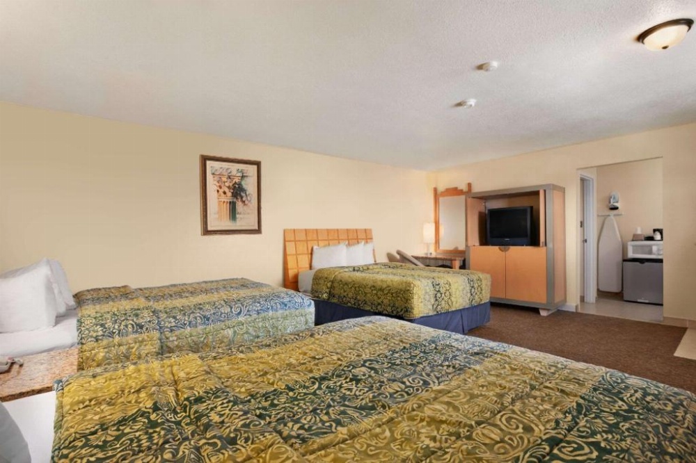 Travelodge by Wyndham Clovis Image 11