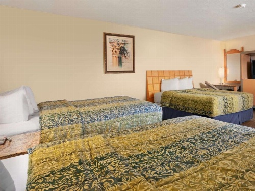 Travelodge by Wyndham Clovis image 15