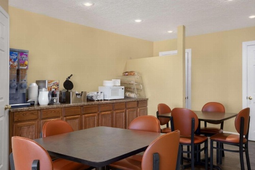 Travelodge by Wyndham Clovis image 21